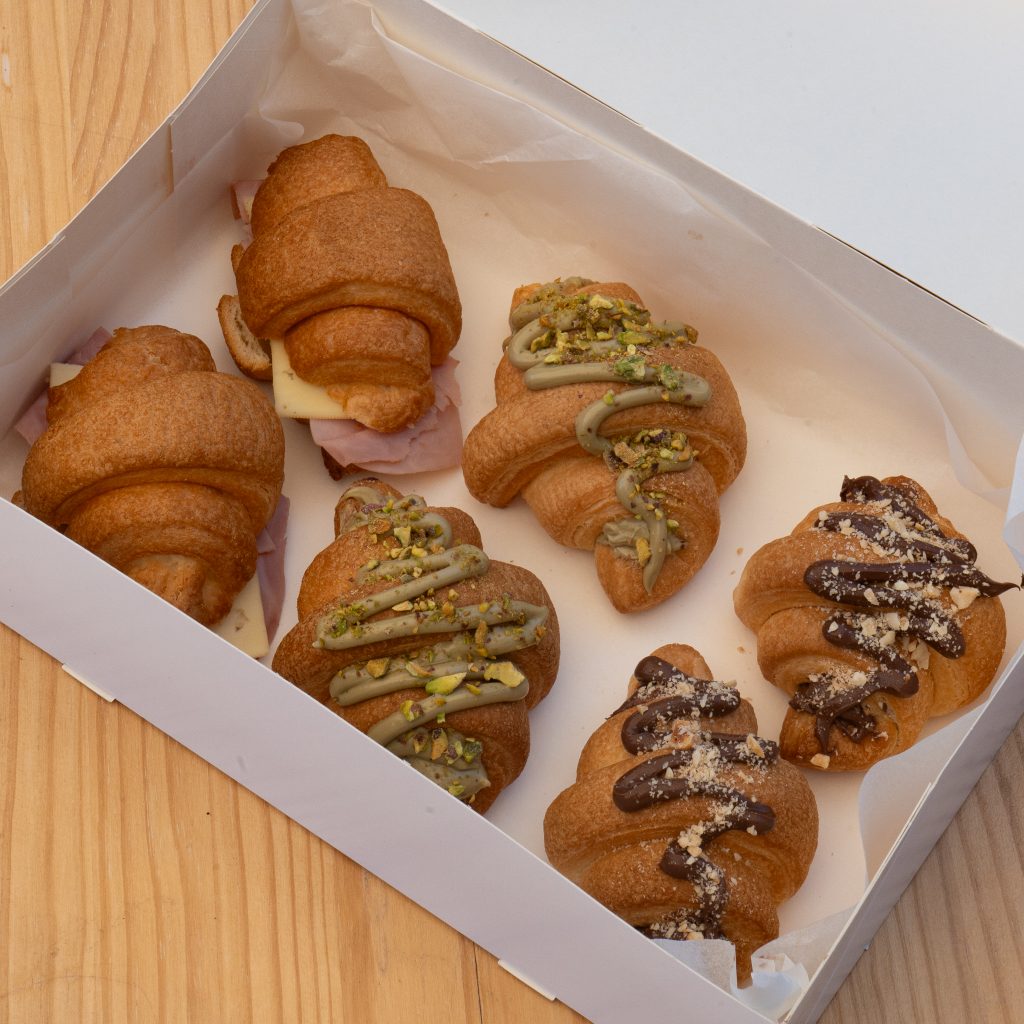 Caja de croissants surtidos dulces sin gluten receta artesanal en sant cugat del vallès
