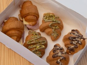 Caja de croissants surtidos dulces sin gluten receta artesanal en sant cugat del vallès