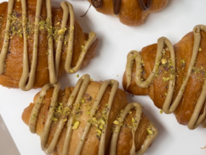 Corissants rellenos de crema de pistacho sin gluten