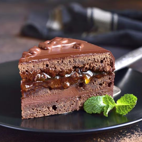 tarta sin gluten y artesanal Sacher de albaricoque y fresa
